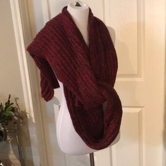 Burgundy gap scarf - Picture 1 of 3